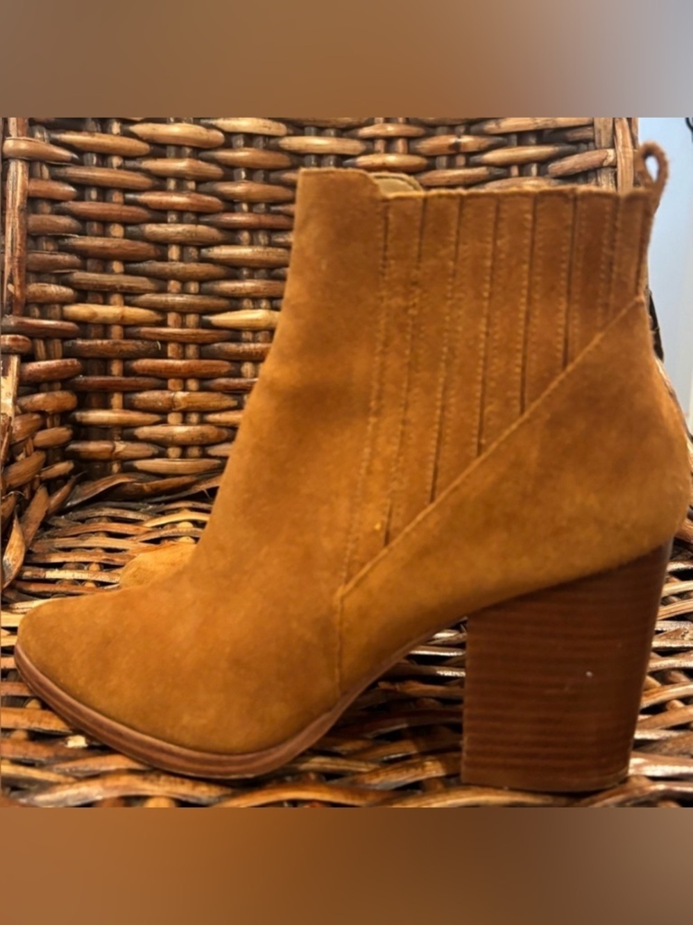 Marc Fisher Alva Booties NEW
Suede Leather Womens Size 8
Cognac Stacked Heel